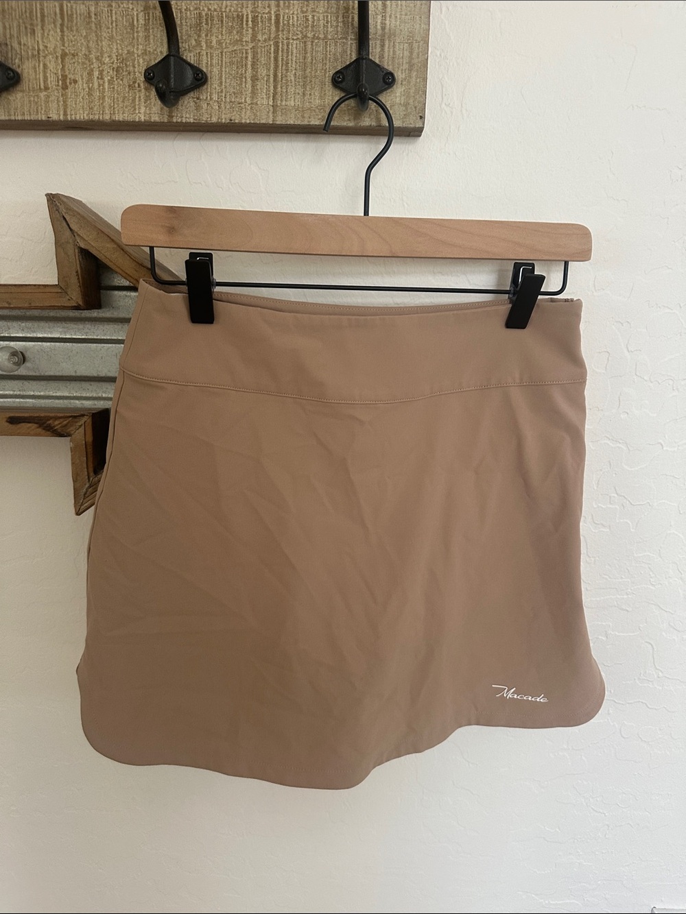 Macade Women's golf Tan Active Skort